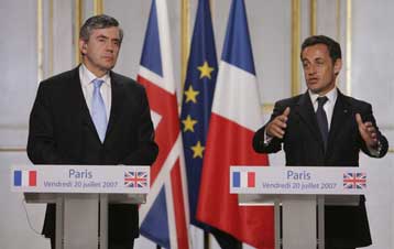 Σαρκοζί και Μπράουν θα επισκεφτούν το Νταρφούρ για την επίλυση της κρίσης