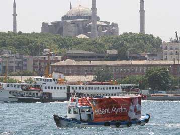 Στην τελική ευθεία για τις κρίσιμες εκλογές της Κυριακής η Τουρκία