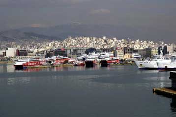 Συναγερμός στο λιμάνι του Πειραιά ύστερα από τηλεφώνημα – φάρσα για βόμβα