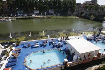 «Σαχάρα» τα Βαλκάνια και η ανατολική Μεσόγειος – Πλημμύρες στη Βρετανία