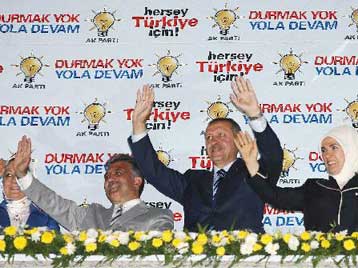 Σαρωτική επικράτηση Ερντογάν στις εκλογές της Τουρκίας