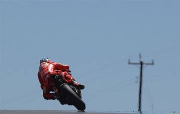 Εσπασε την γκίνια της pole position ο Στόνερ και «φουλάρει» για τίτλο στο Moto GP