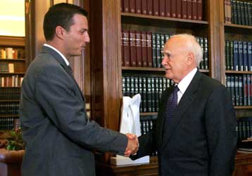 Οι bloggers της αναδάσωσης καλεσμένοι του Κ.Παπούλια στη γιορτή της Δημοκρατίας