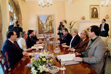 Στάση αναμονής και ανησυχία στη Λευκωσία για το αποτέλεσμα της τουρκικής κάλπης