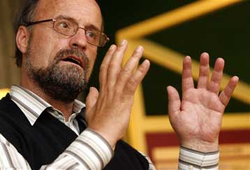 Το γύρο του κόσμου με μοτοσικλέτα έκανε Αυστριακός με μεταμοσχευμένα χέρια