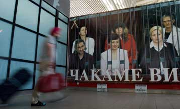 Επίσκεψη της Σεσιλιά Σαρκοζί και αξιωματούχων της ΕΕ στη Λιβύη υπέρ των «έξι»