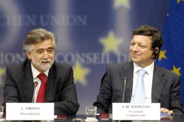 Προς μία νέα Συνθήκη οδεύει η ΕΕ, ενώ η Πολωνία φαίνεται να υποχωρεί προσωρινά