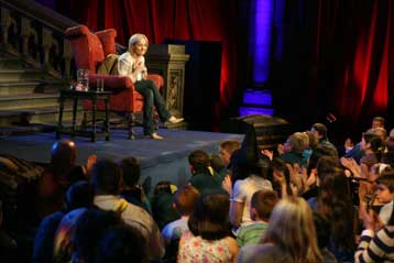 Περισσότερα από 11 εκατομμύρια αντίτυπα σε 24 ώρες πούλησε ο νεός Χάρι Πότερ