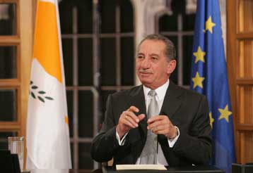 Υποψήφιος εκ νέου για την προεδρία της Κύπρου ο Τάσσος Παπαδόπουλος