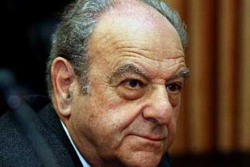 Στις διοικήσεις των Ταμείων και τη NAM στρέφει τις ευθύνες για τα ομόλογα ο Πρινιωτάκης