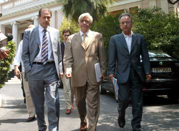 Κυβερνητική Επιτροπή στο Μαξίμου για τις πυρκαγιές με βολές κατά του ΠΑΣΟΚ