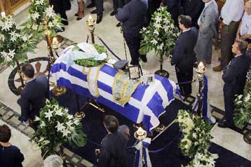 Κηδεύτηκαν στη Θεσσαλονίκη οι δύο πιλότοι του μοιραίου πυροσβεστικού αεροσκάφους