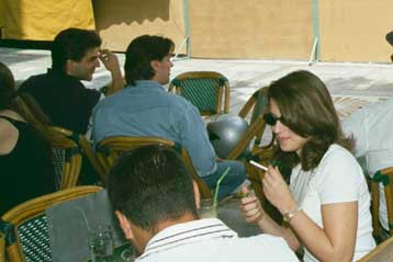 Ακυρη κρίθηκε η αύξηση τελών το 2001 από το Δήμο Αθηναίων για τα …«τραπεζάκια έξω»