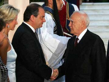 «Ζήτημα δημοκρατίας το περιβάλλον» το μήνυμα Παπούλια για την επέτειο της Μεταπολίτευσης