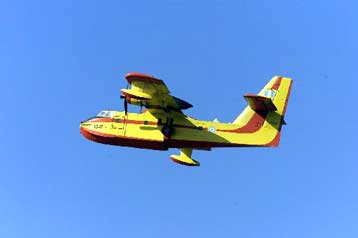 Αναγκαστική προσγείωση Canadair στο αεροδρόμιο της Κέρκυρας