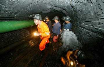 Βαριά «καμπάνα» στα στελέχη του κινεζικού ορυχείου όπου σκοτώθηκαν 26 άνθρωποι