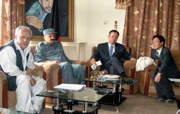 Αγωνία για τους Νοτιοκορεάτες που παραμένουν όμηροι καθώς λήγει η διορία