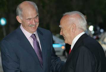 Συμβούλιο πολιτικών αρχηγών για τις πυρκαγιές ζήτησε από τον Πρόεδρο ο Γ.Παπανδρέου