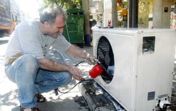 «Χρυσές» δουλειές για τις εταιρείες κλιματιστικών έφερε το κύμα καύσωνα