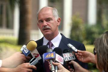 Ευθύνες στην κυβέρνηση για τις καταστροφές από τις πυρκαγιές καταλόγισε ο Γ.Παπανδρέου