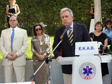 Μέτρα για τον εκσυγχρονισμό του ΕΚΑΒ ανακοίνωσε ο υπουργός Υγείας