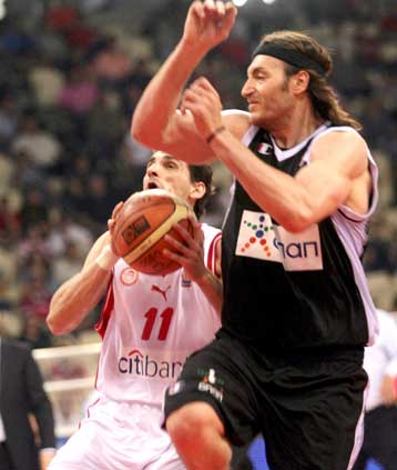 Μότολα, Αγαδάκος και επισήμως στο ρόστερ του Αρη