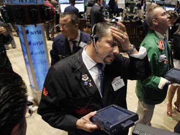 Μαζικές ρευστοποιήσεις στα χρηματιστήρια σε ΗΠΑ και Ευρώπη