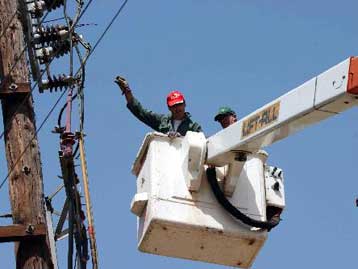 Τα προβλήματα ηλεκτροδότησης προσπαθεί να επιλύσει η ΔΕΗ