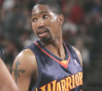 Ο Ολυμπιακός περιμένει την απάντηση του ΜακΛίοντ και αισιοδοξεί για αίσιο τέλος