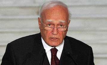 Στην Κύπρο ο Πρόεδρος της Δημοκρατίας Κάρολος Παπούλιας