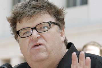 Πιθανή η δικαστική κλήτευση σε βάρος του Μάικλ Μουρ για ταξίδι του στην Κούβα