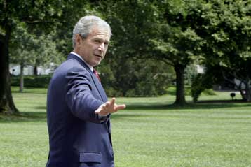 Την αναθεώρηση νόμου που να διευκολύνει τις τηλεφωνικές υποκλοπές ζητά ο Μπους