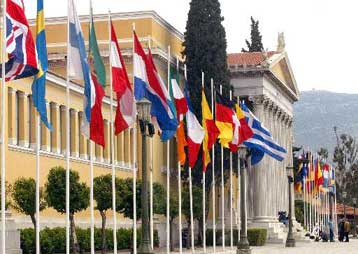 Η Ελλάδα δεν διαθέτει σωστά ούτε τα χρήματα του Δ΄ΚΠΣ, τονίζει σε έκθεση της η Κομισιόν