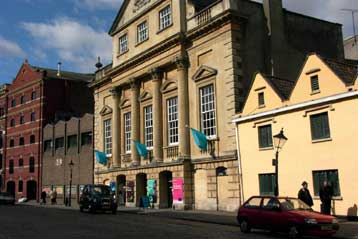 Βρετανοί ηθοποιοί και σκηνοθέτες ζητούν τη σωτηρία του παλαιότερου αγγλικού θεάτρου