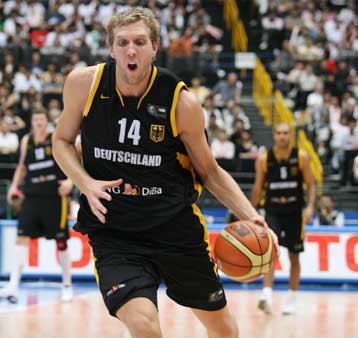 Ελλάδα και Ισπανία χρίζει ο Νοβίτσκι ως μεγάλα φαβορί για το Ευρωμπάσκετ 2007