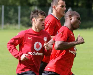 Ο Ολυμπιακός αποχαιρετά Σέεφελντ και Μπόρχα, ο οποίος πηγαίνει στη Μάιντς