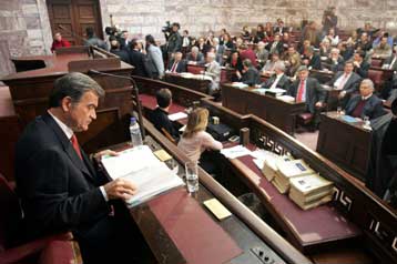 Στα δικαστήρια προσφεύγουν τα θύματα των τηλεφωνικών υποκλοπών