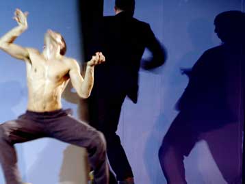 Τρία μεγάλα θεάματα προγραμματίζονται στο «Παλλάς» για την επόμενη σεζόν