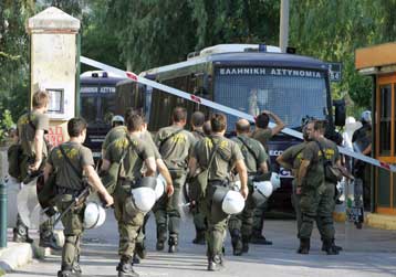 Στον εισαγγελέα ένας 38χρονος για τα επεισόδια στην προσαγωγή των «27»