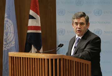 Σε αγώνα κατά της φτώχειας καλέσε ο Γκ.Μπράουν κυβερνήσεις, επιχειρήσεις και πολίτες