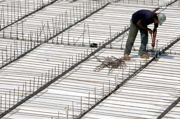 Σταθερή στο 6,9% η ανεργία στην Ευρωζώνη με πτωτικές τάσεις σε επιμέρους δείκτες