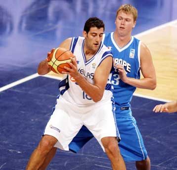 Νέο «χτύπημα» στην Εθνική, στην Αθήνα για εξετάσεις ο Μπουρούσης