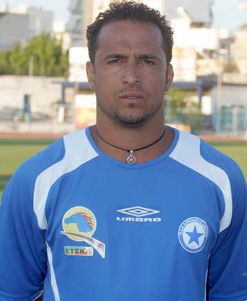 Το ελληνικό διαβατήριό του περιμένει ο Λουτσιάνο, φιλικό με την Τσεζένα ο Ατρόμητος