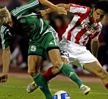 «Κόλλησε» η Σλάβια Πράγας, προβάδισμα πήραν τα υπόλοιπα φαβορί