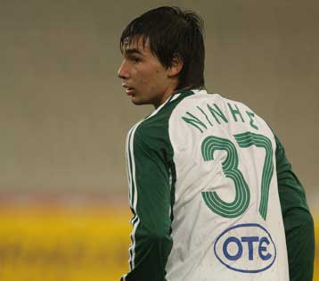 «Αρρωστος» Παναθηναϊκός, αλλά θα έπαιζε σε Ολυμπιακό ή ΑΕΚ ο Σωτήρης Νίνης