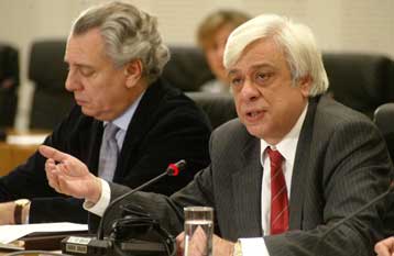 Διαδοχικές επαφές Καραμανλή στο Μαξίμου, ενώ εντείνεται η εκλογολογία