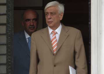 Ευνοϊκές διατάξεις για συμβασιούχους ανακοίνωσε το υπουργείο Εσωτερικών