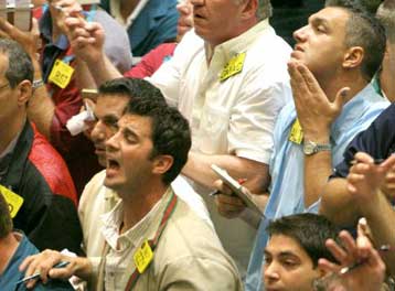 Κοντά στα 77 δολάρια το πετρέλαιο, καθώς περιορίζεται η προσφορά του ΟΠΕΚ