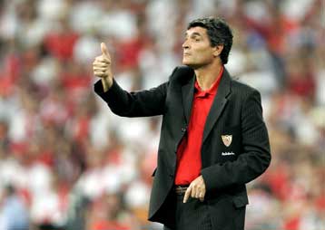 Να μην τα παίξουμε όλα για όλα στην Αθήνα, εύχεται ο Χουάντε Ράμος