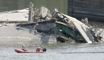 Ελληνοαμερικανίδα μεταξύ των αγνοουμένων από την κατάρρευση της γέφυρας στο Μισισιπή